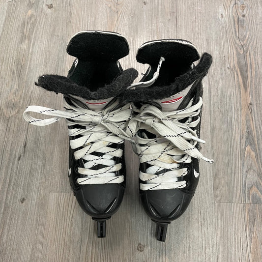 Black Hespeler Hockey Skates + Guard, 2Y