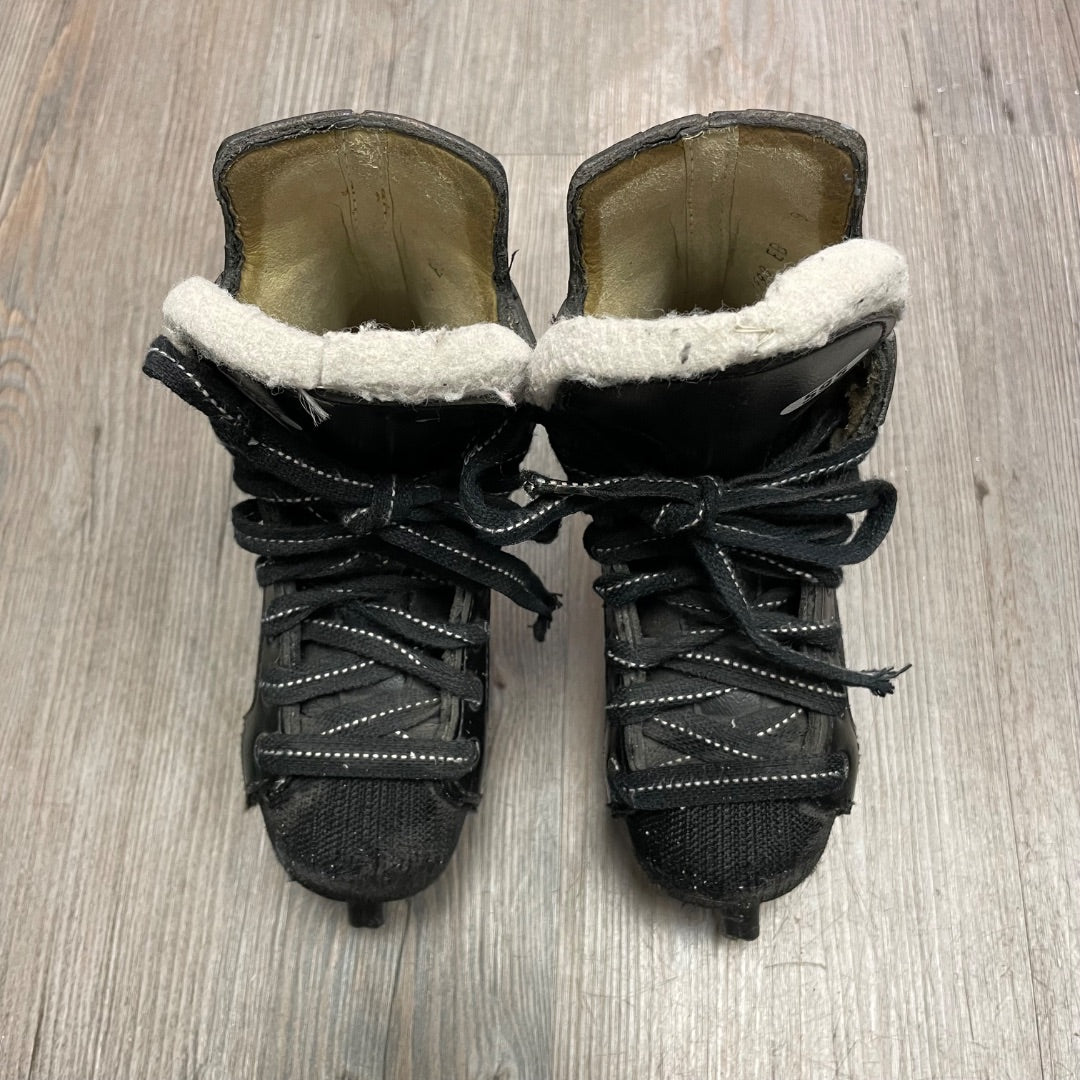 Black CCM Black Tacks, 8T