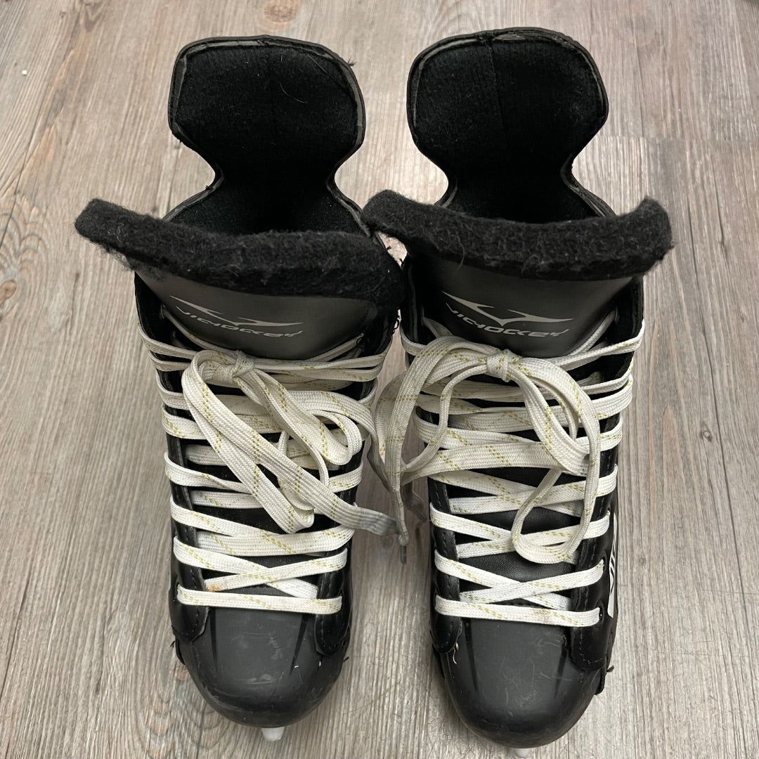Black Vic Pro Tech Hockey Skates, 4Y