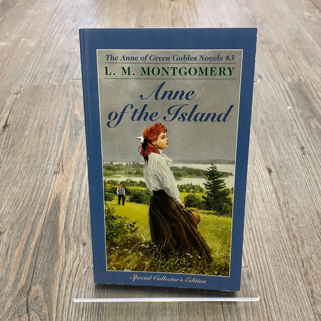 Blue #3 Anne of the Island, Paperback