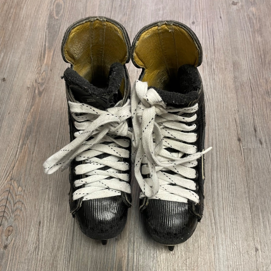 Black Bauer Supreme Hockey Skates, 2Y