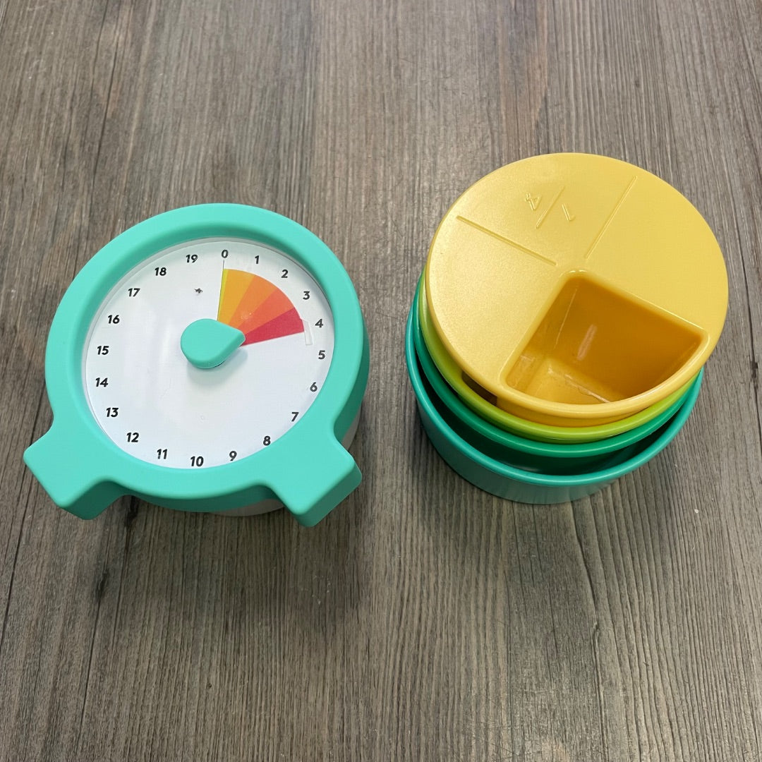 Green/Yellow Lovevery Timer & Measuring Cups, 5 Pcs