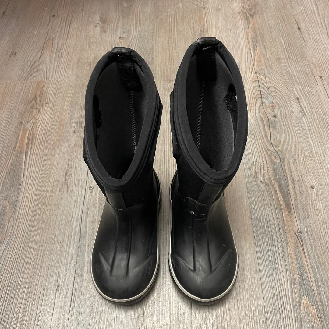 Camo ,Black Bogs Winter Boots, 9T