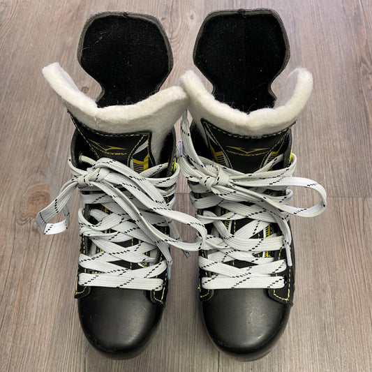 Black VIC Hockey Skates, 1Y