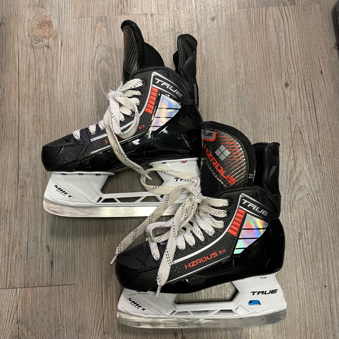 Black TRUE HZRDUS5X Hockey Skates, 4Y