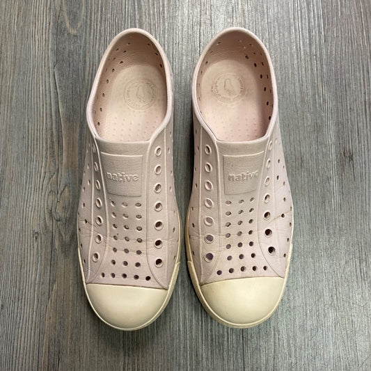 Dustyrose Native Jefferson Slip On, J3
