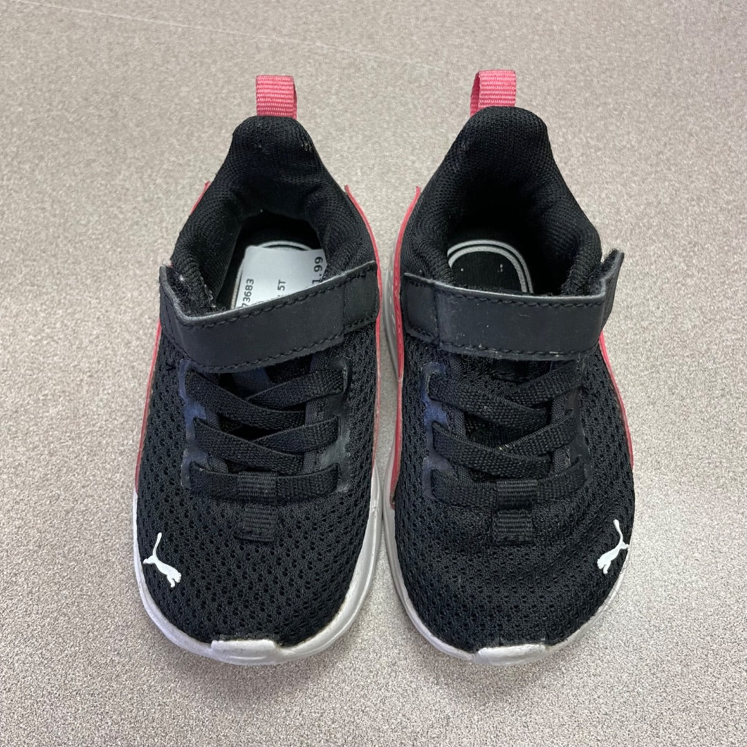 Black Pink Puma Velcro Shoes, 5T