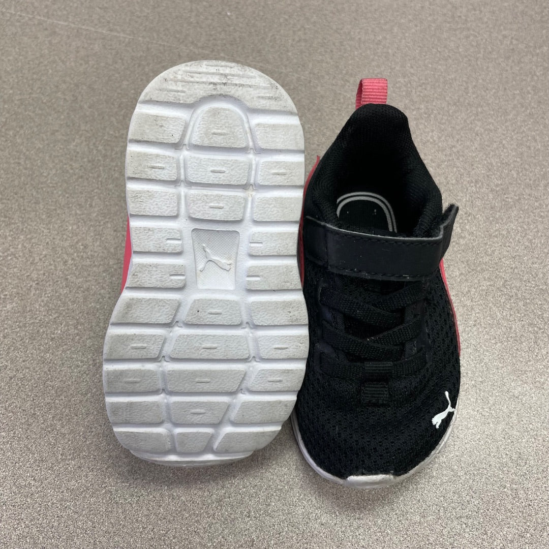 Black Pink Puma Velcro Shoes, 5T
