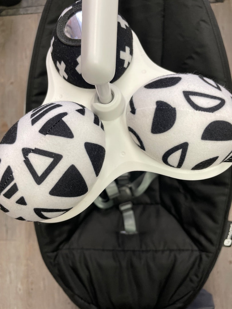 Black/White 4Moms Mamaroo Swing -2024