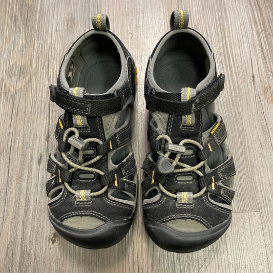Black Keens Sandals, 13Y
