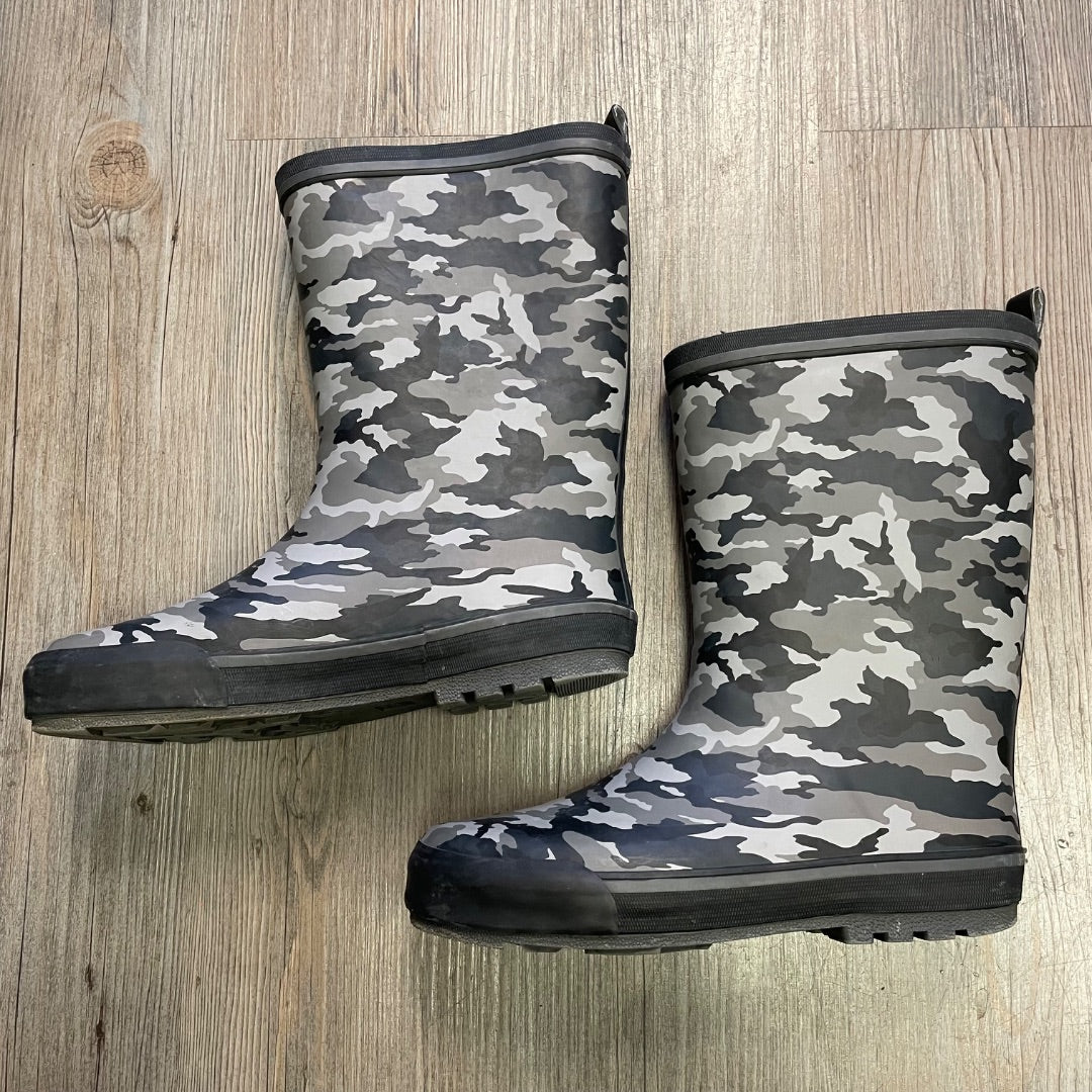 Grey/Black  Camo rain Boots, 5Y
