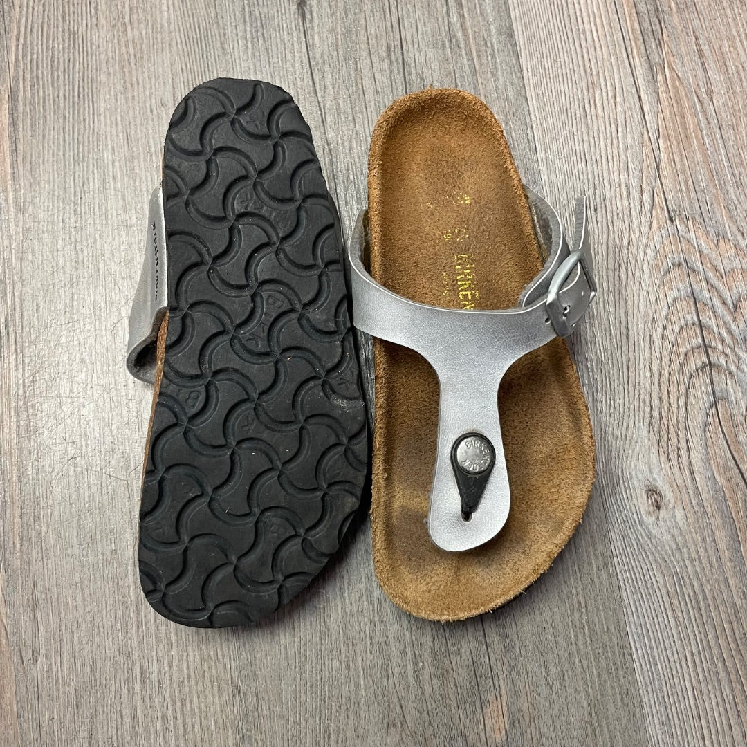 Silver Birkenstock Gizeh Kids, 12-12.5Y USKids