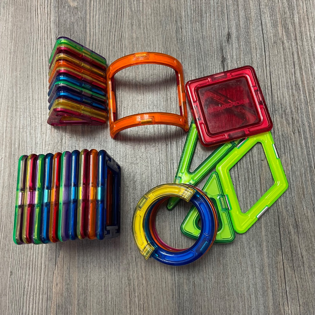 Multi Colour Magformers 31 PCS Magnetic Tiles, Pre-owned