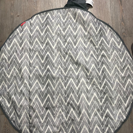 Zigzag Skip Hop Grab & Go travel Mat, Pre-owned