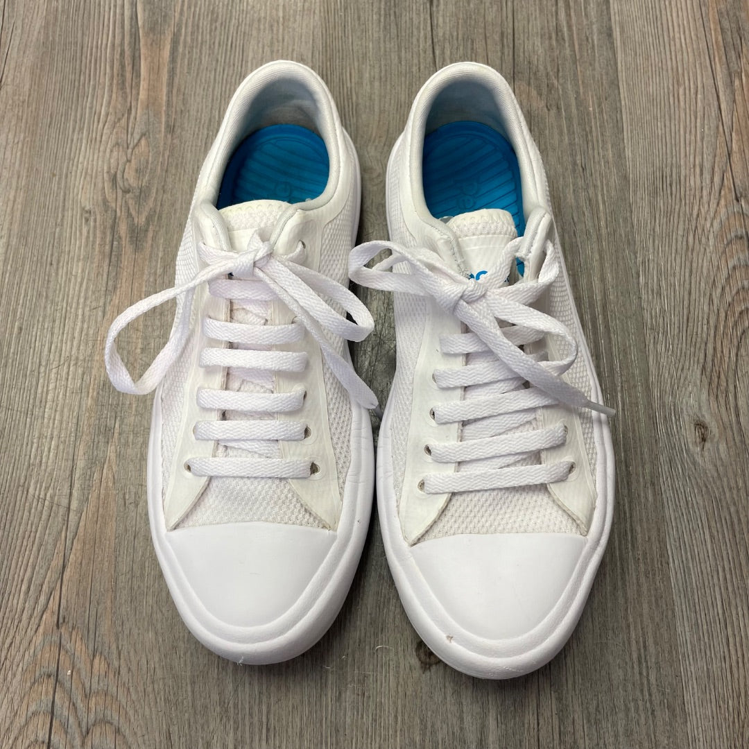 White People Lace Up Shoes, 6Y Adult