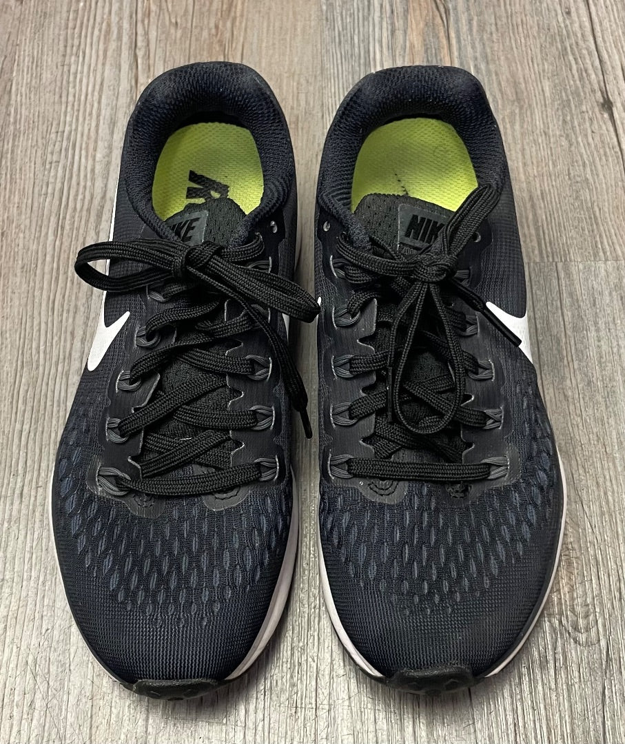 Black Nike Lace Up, 5Y