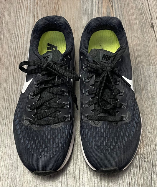 Black Nike Lace Up, 5Y