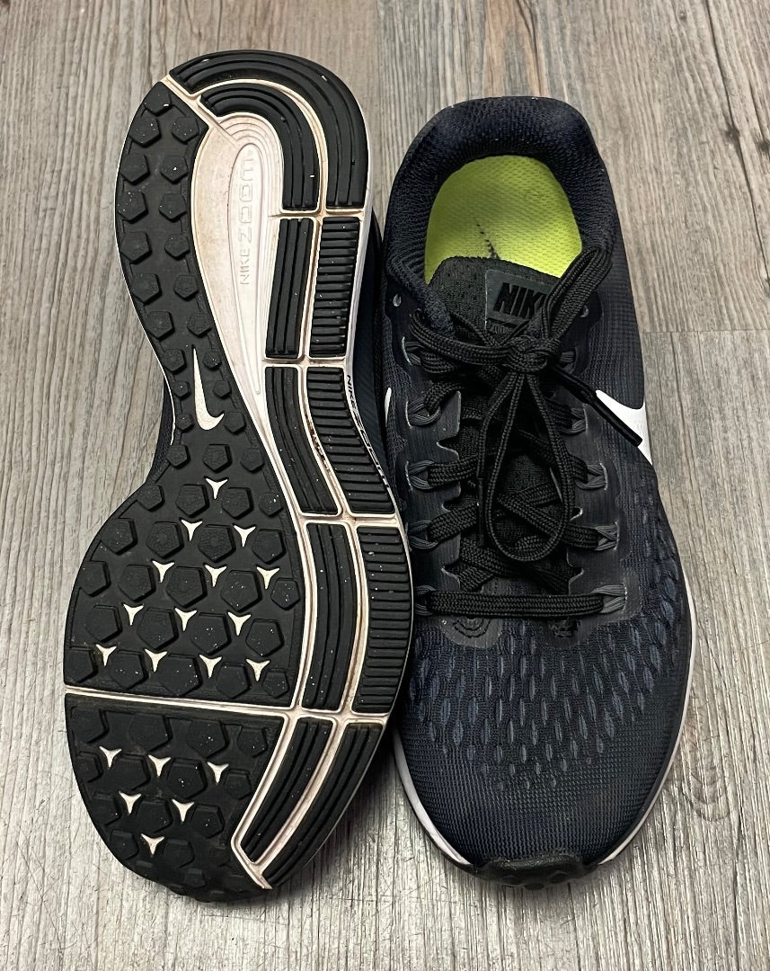 Black Nike Lace Up, 5Y