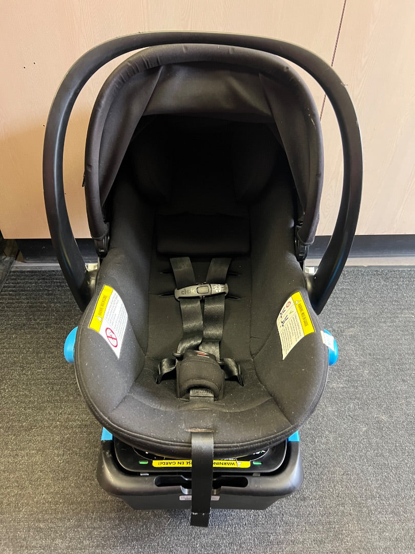 Black Clek Clek Liing Car Seat  Expiration: Jan 2029, 4-35lbs