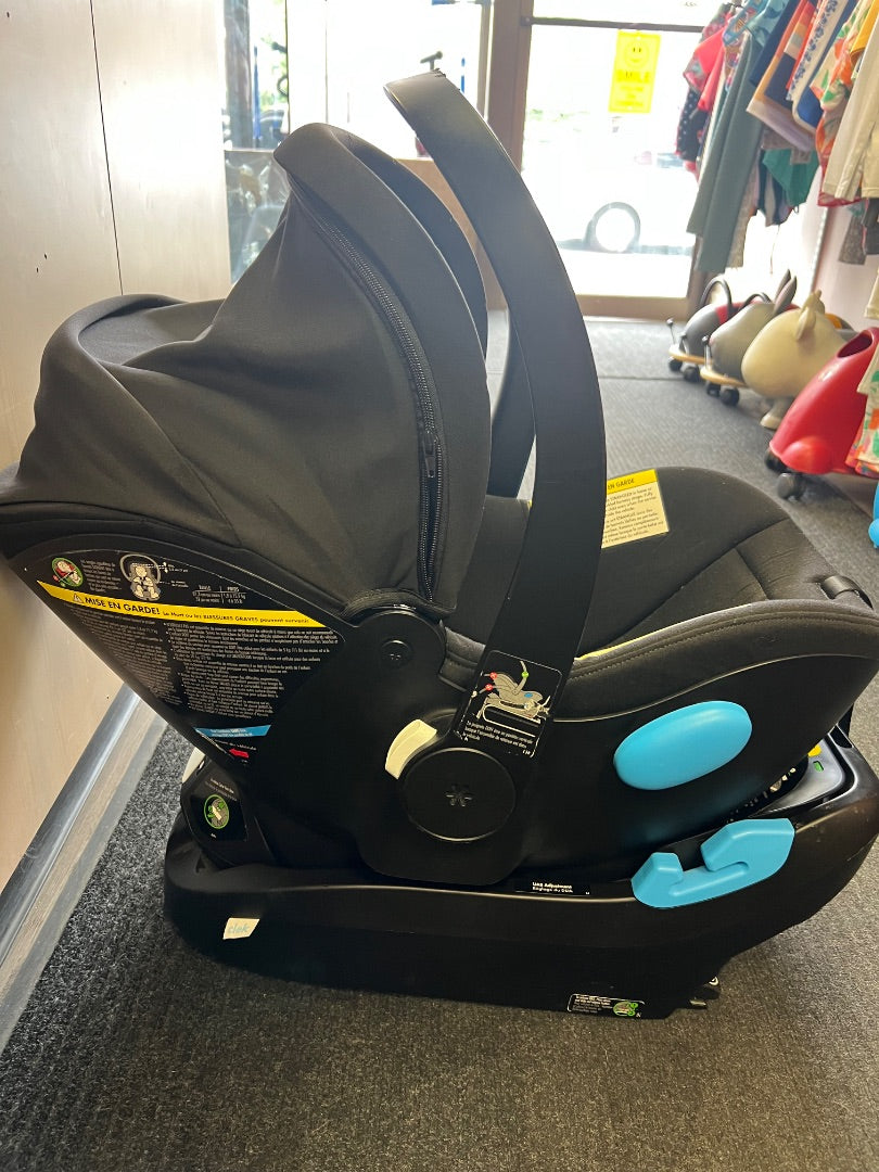 Black Clek Clek Liing Car Seat  Expiration: Jan 2029, 4-35lbs