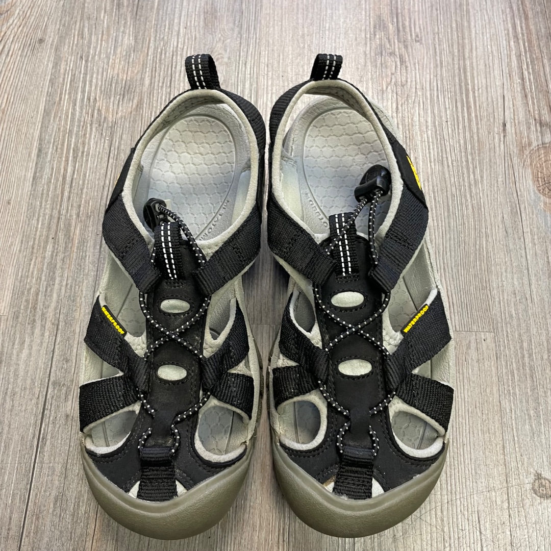 Grey Keen Sandals, 7.5Y Big Kid