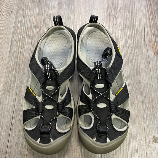 Grey Keen Sandals, 7.5Y Big Kid