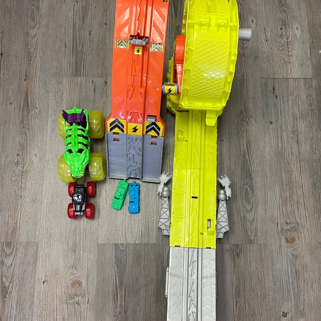 Multi Colour Hot Wheels Monster Trucks Power smashers Charge & Chase Challenge Track Set, Pre-owned