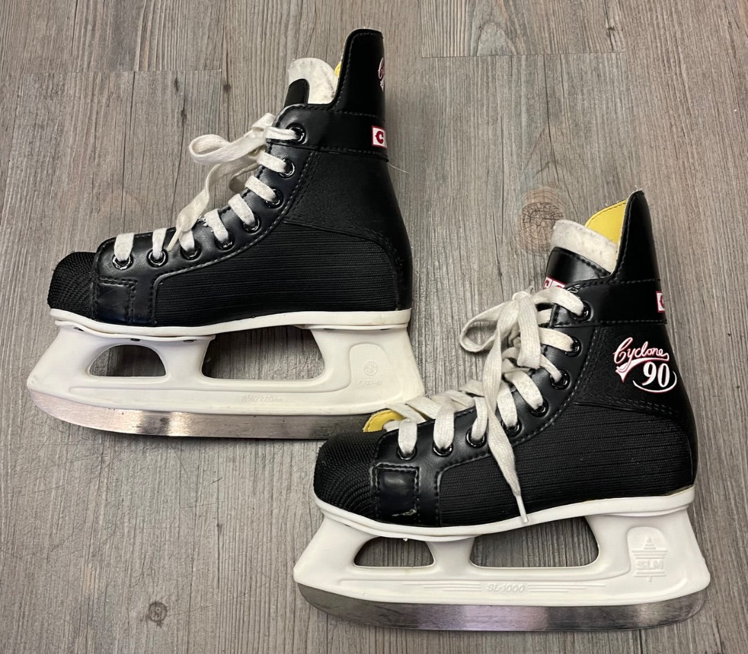 Black CCM Cyclone 90 Hockey Skate, 1Y