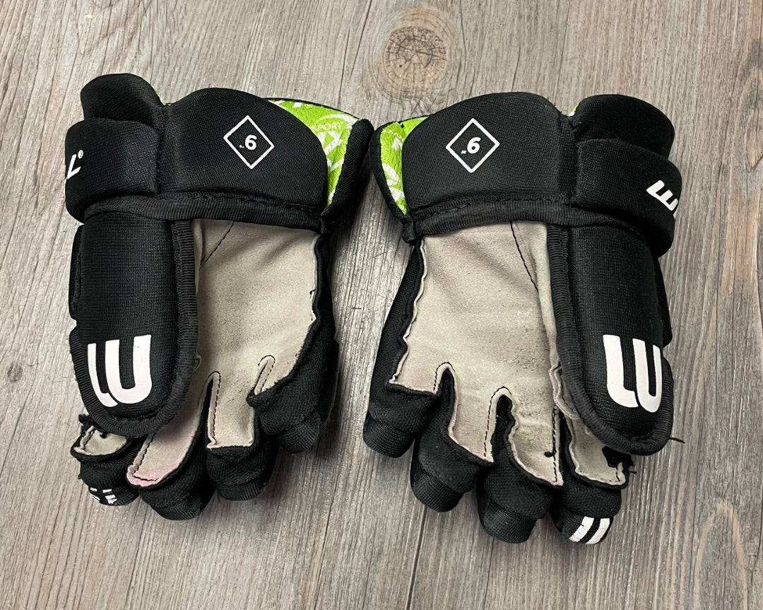 Black Winnwell Hockey Gloves, 9"