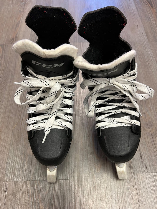 Black CCM Rib XT Hockey Skates, 1Y