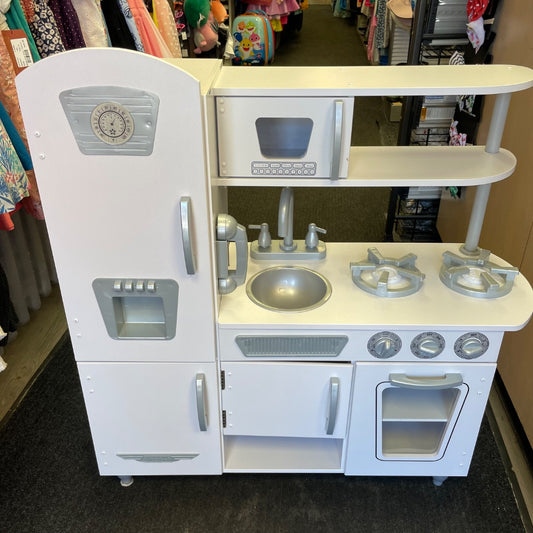 White Kid Kraft Vintage Play Kitchen, 3Y