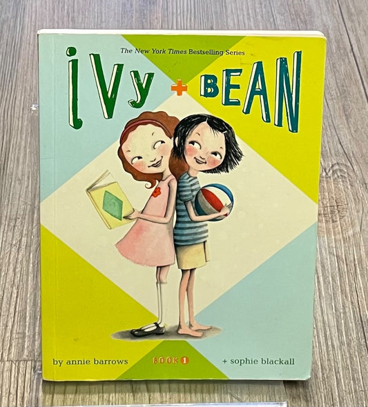 Multi Colour  Ivy + Bean #1, Paperback