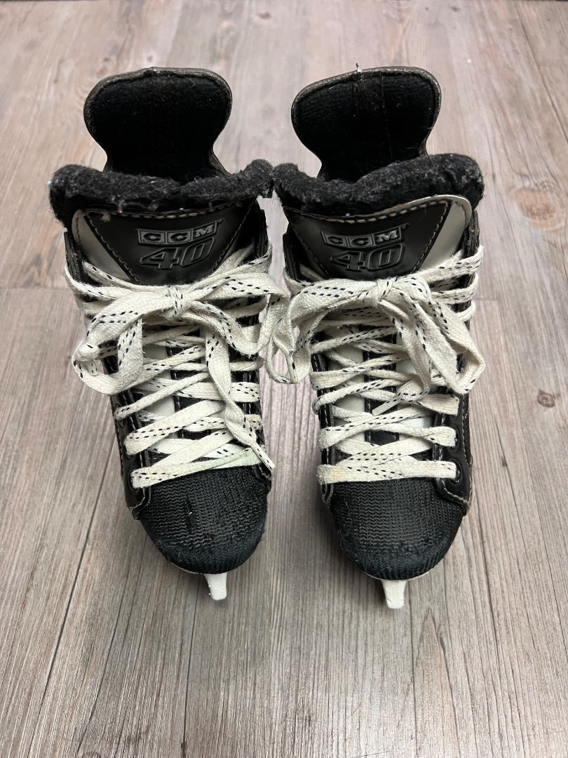 Black CCM 40 Hockey Skates, 8T