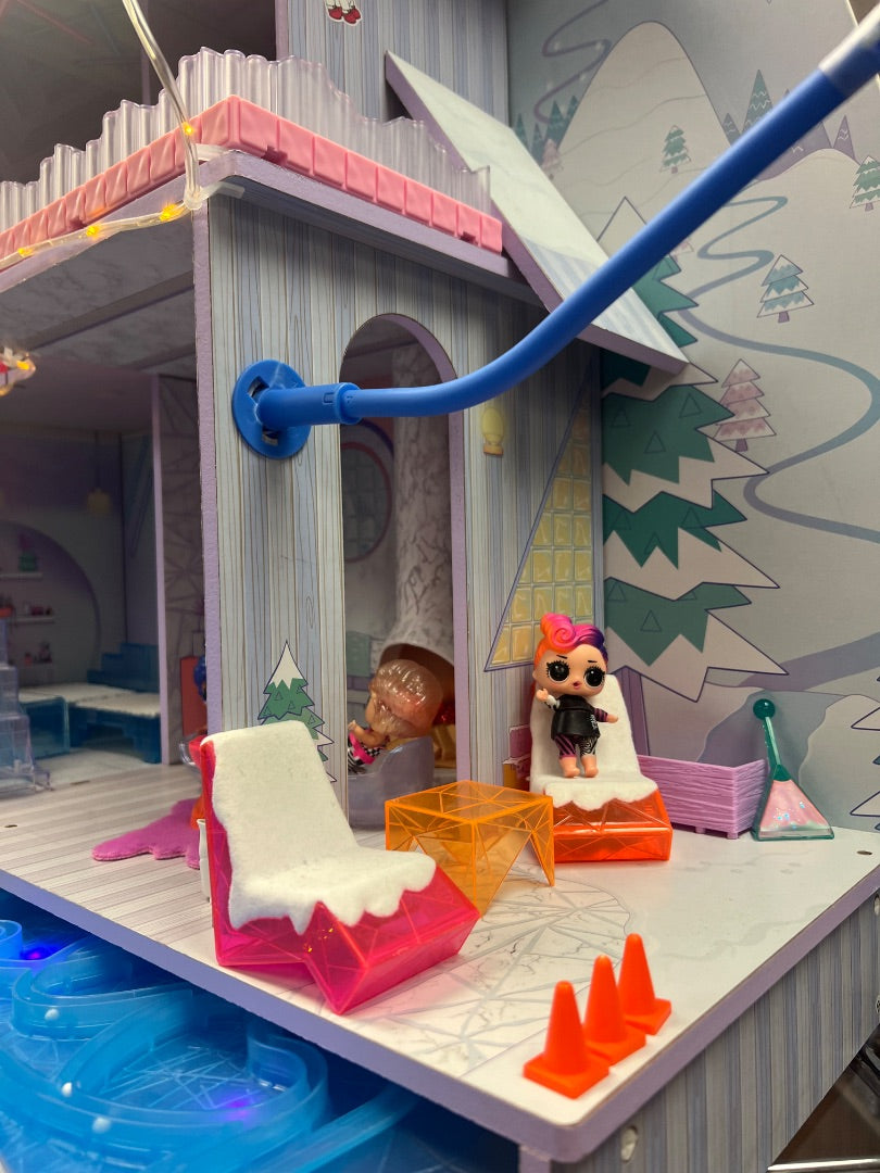 Blue LOL Winter Ski Chalet, 32L* 34W