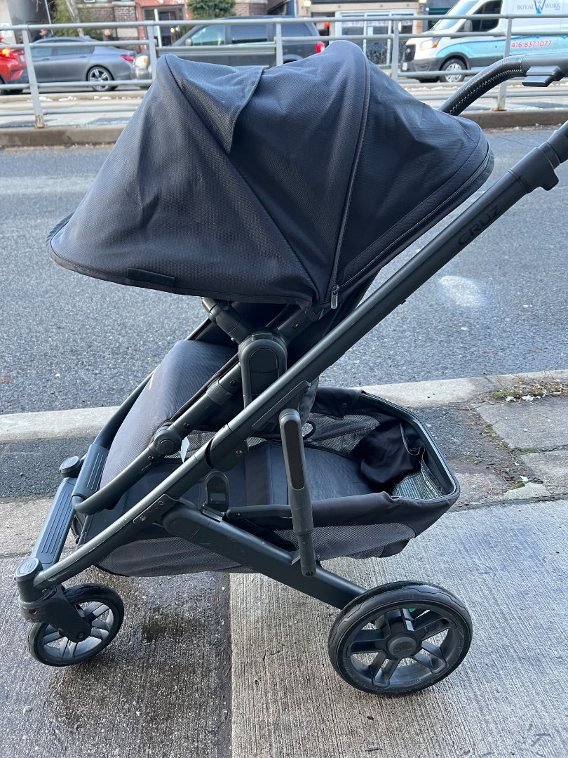 Black UppaBaby V2 Cruz Stroller, 2020