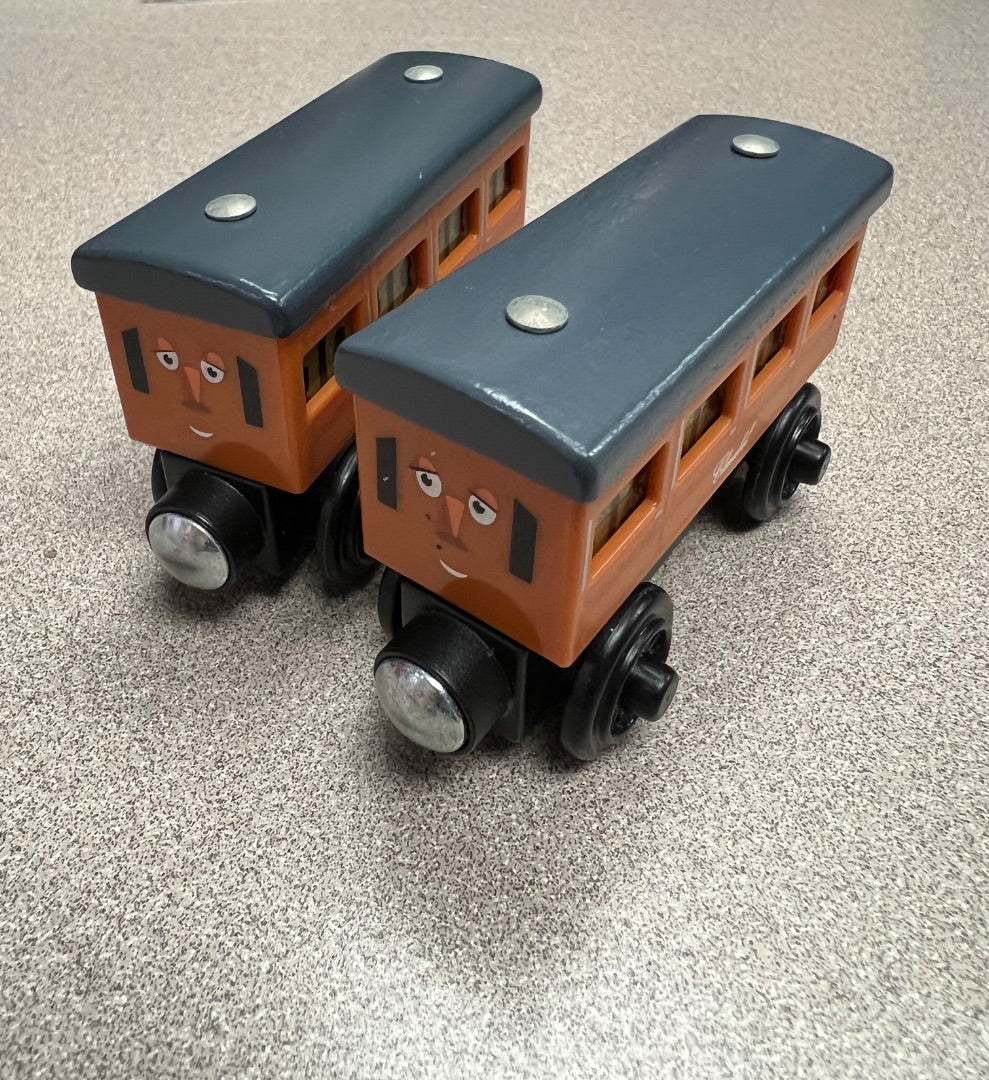 Brown Thomas Light Up Annie and Clarabelnnie, 3Y+