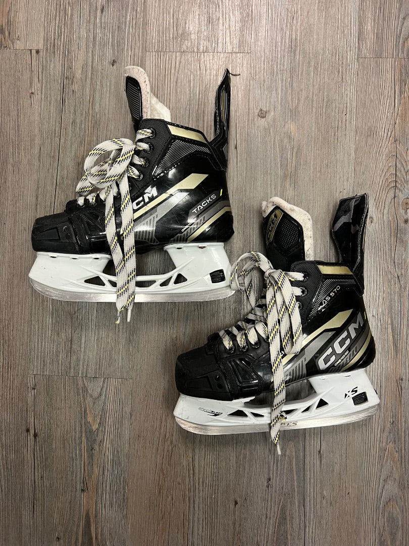 Black CCM Tacks 570, 4Y