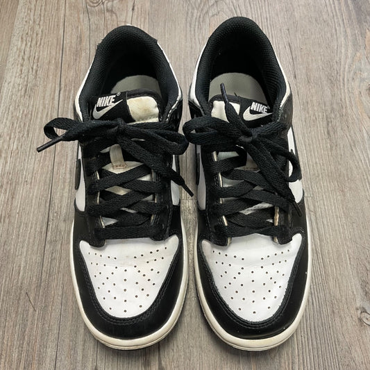 Black White Nike Lace Up Sneaker, 4.5Y