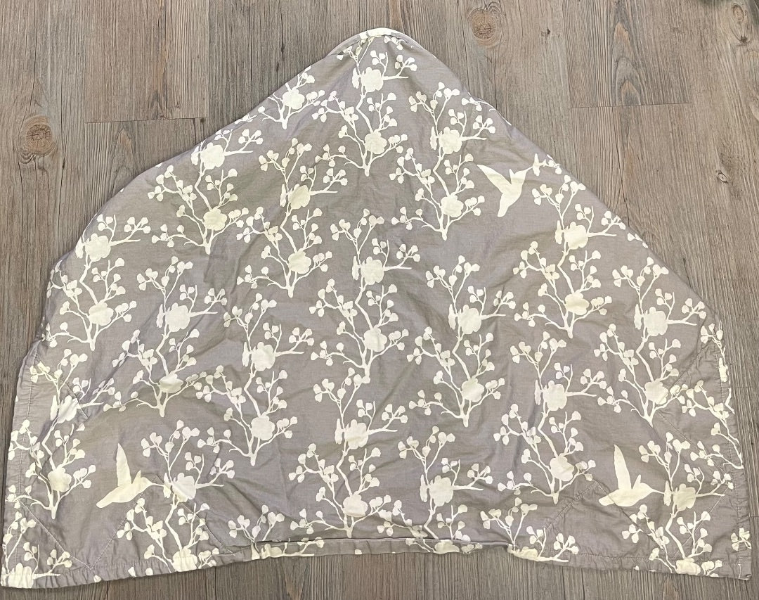 Grey Bebe Au Lait Breast Feeding Cover, Ptr-owned