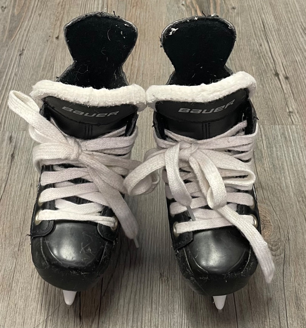 Black Bauer Nexus 22 Hockey Skates, 8T