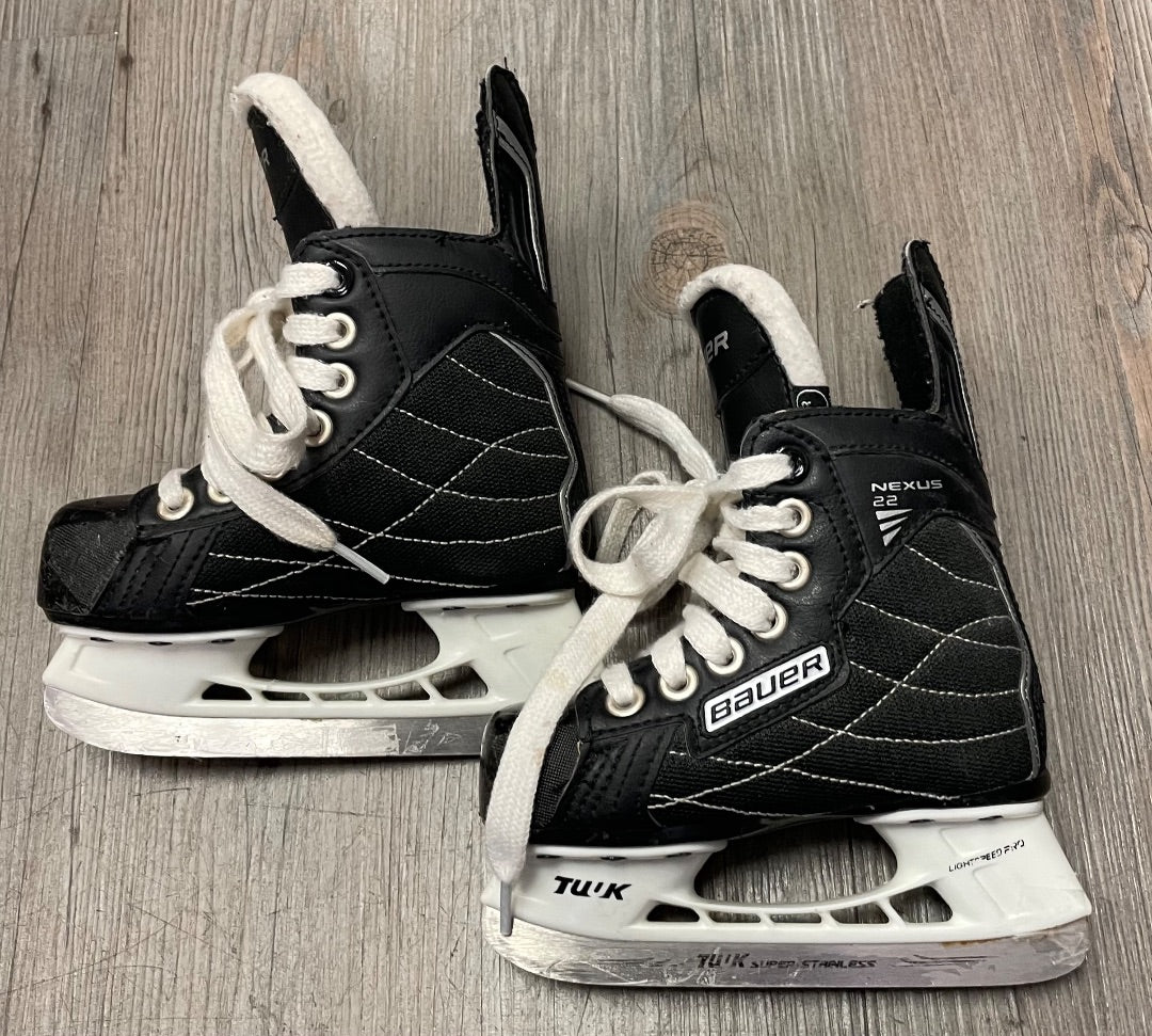 Black Bauer Nexus 22 Hockey Skates, 8T