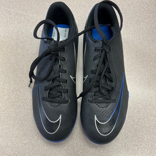 BlacK Nike Soccer Cleats, 1Y