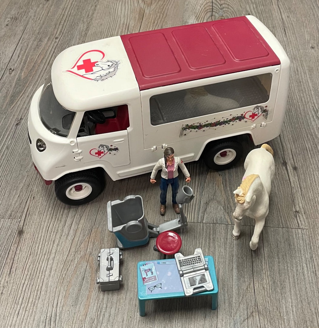 White Schleich Horse Club Mobile Vet, 5Y+