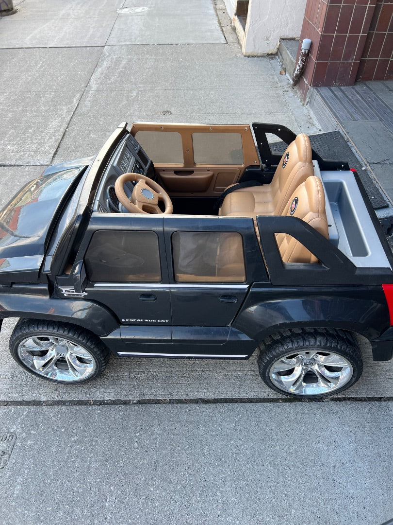 Black Fisher Price Power Wheels Cadillac Escalade, 3Y+