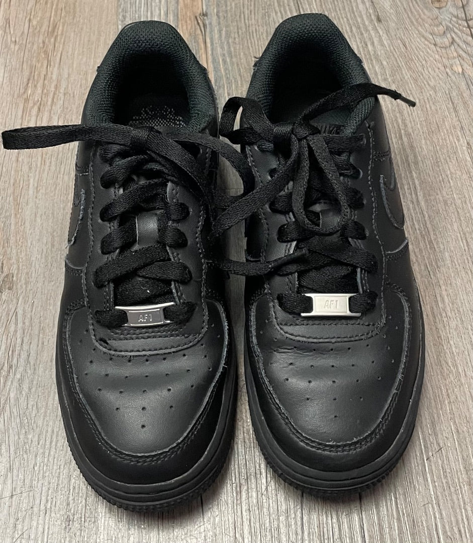 Black Nike Sneaker, 4Y