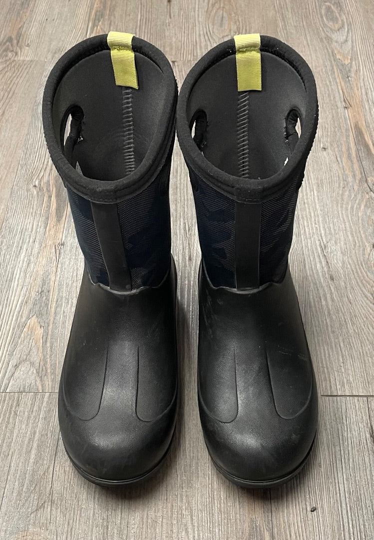 BlacK Bogs Winter Boots, 1Y