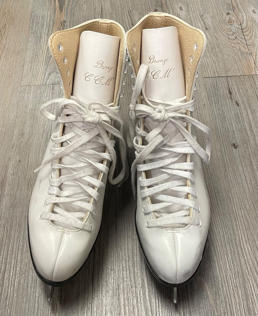 White CCM Figure Skate, 8Y