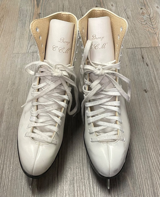 White CCM Figure Skate, 8Y