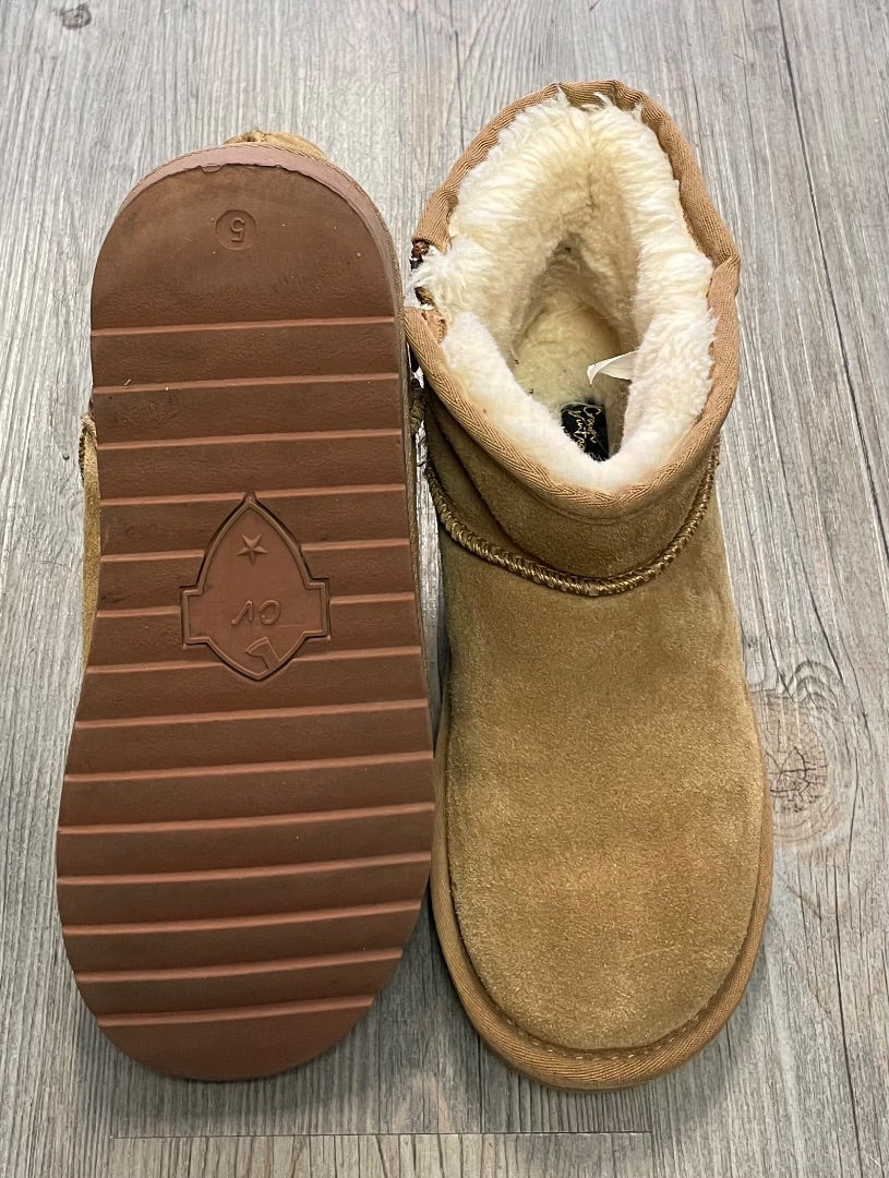 Brown Crown Vintage Suede Winter Boots, 5Y