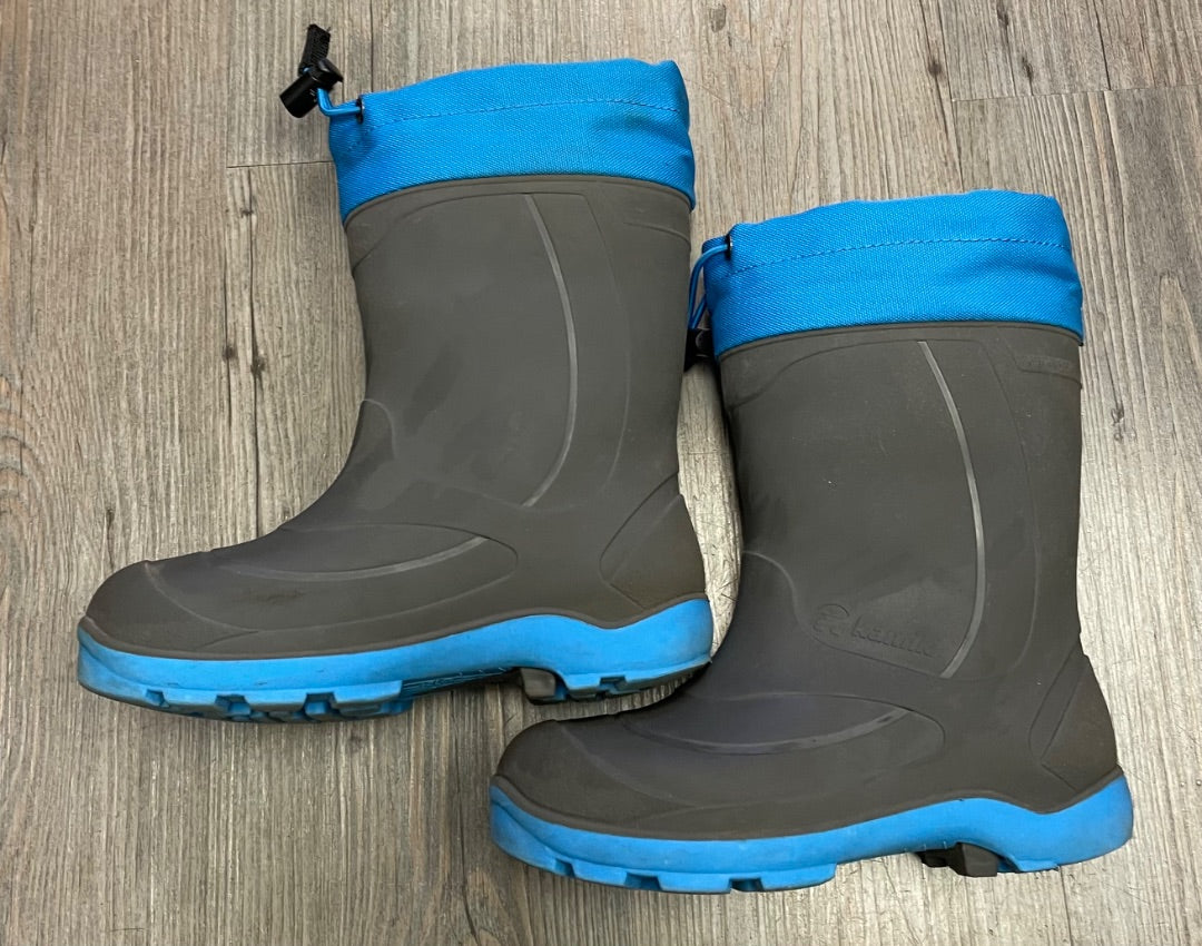 Grey Kamik Fleecelined Boots, 12Y